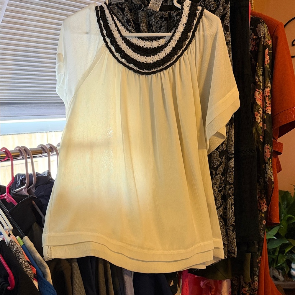Dana Buchman Cream Blouse with Black Trim